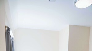 A bedroom with a bed, a nightstand, and a wooden floor. - Cosy Budget Single Studio in Central Nottingham (Nottingham)