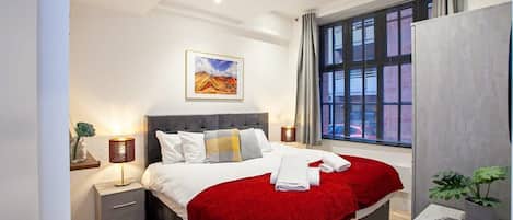 Desk, iron/ironing board, WiFi, bed sheets