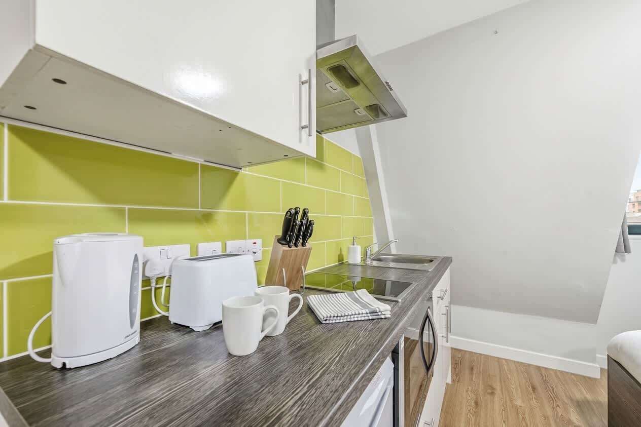 Fridge, microwave, stovetop, electric kettle