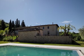 A house with a swimming pool, stone walls, and a garden. - Villa Tegolato (Barberino Tavarnelle)
