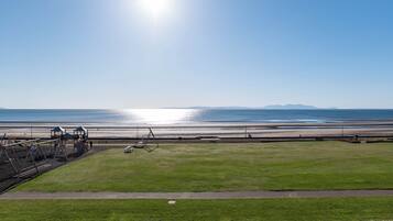 Nær stranden