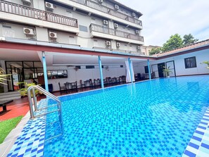Outdoor pool - Cozy Corner Hotel Vang Vieng (Vang Vieng)