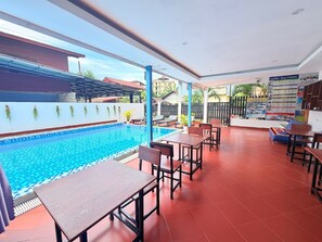 Outdoor pool - Cozy Corner Hotel Vang Vieng (Vang Vieng)