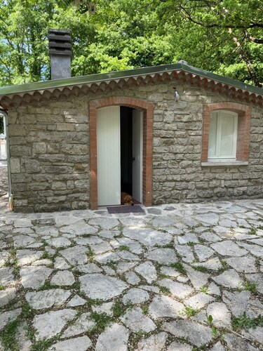 Dependance Dafne is a refined retreat nestled in the quietness of nature