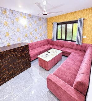 Lobby sitting area - Hotel SURYA-ANSH KHAJURAHO (Khajuraho)
