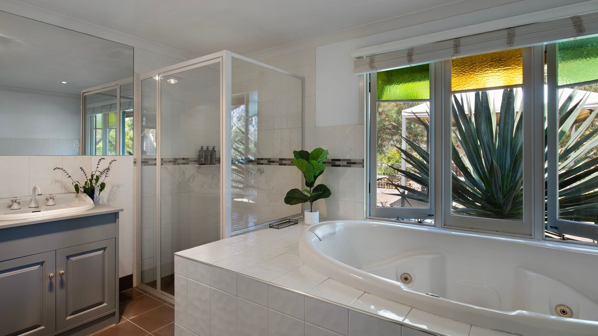 Shower, jetted bath, hair dryer