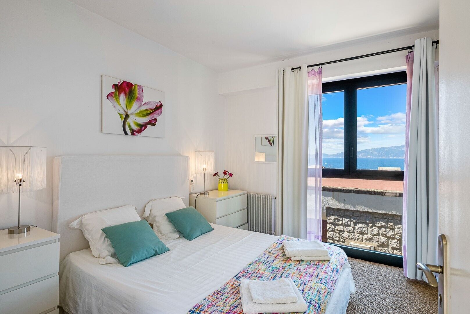 5 bedrooms, iron/ironing board, WiFi, bed sheets