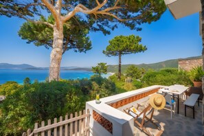 Terrace/patio - Villa 'Aster' with Sea View, Wi-Fi and Air Conditioning (Coti-Chiavari)