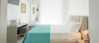 Cozy 19m2 studio apartment, ideal for 2 people, located on the ground floor of a building (3 steps to access).The accommodation is located in a quiet and convenient position, a short distance from the Lido Sen. Mongelli and the seafront with cycle path.