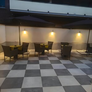 Buiten dineren