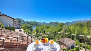 Villa Standard, 3 camere da letto, 2 bagni (Villa Lake View With Bbq) | Ristorazione all'aperto