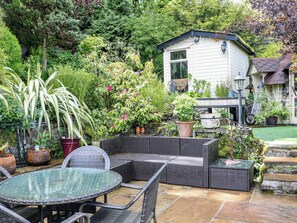 Outdoor dining - BARGATE COTTAGE, family friendly, with open fire in Castleton (Hope Valley)