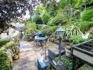 Outdoor dining - BARGATE COTTAGE, family friendly, with open fire in Castleton (Hope Valley)