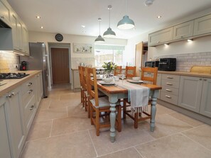 Dining - NASEBY HOUSE, pet friendly, with a garden in Alfreton (Alfreton)