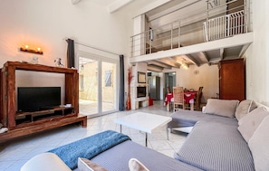 A spacious living area with a TV, sofa, and dining table. - Amazing home in Vers-Pont-Du-Gard with WiFi (Vers-Pont-Du-Gard)