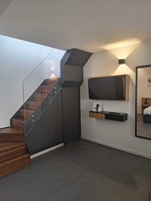Dúplex Deluxe, 1 cama matrimonial, baño privado, vista a la ciudad | Ropa de cama de alta calidad y decoración personalizada