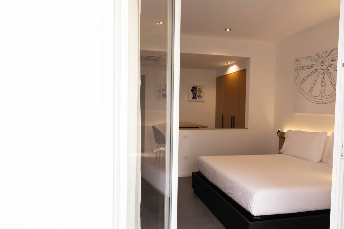 Deluxe Studio, 1 Double Bed, Private Bathroom, Garden View | Premium bedding, laptop workspace, blackout curtains, soundproofing