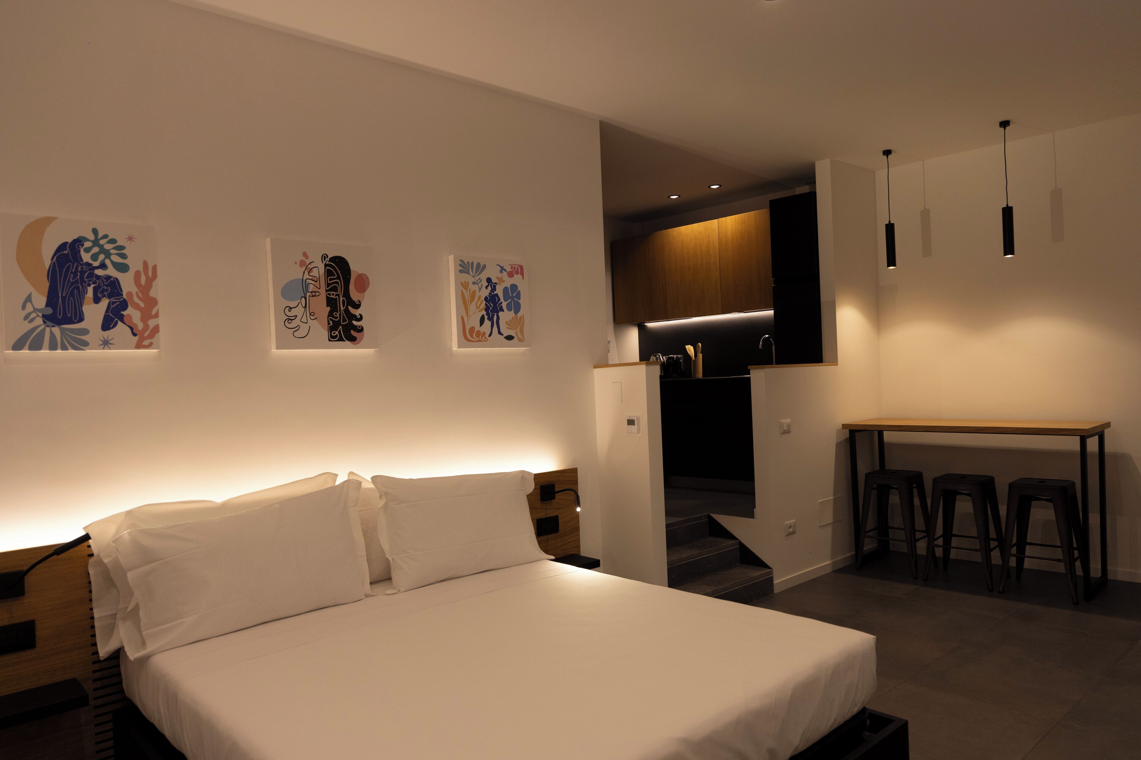 Standard Triple Room, 1 Katil Kelamin (Double) dengan Katil Sofa, Private Bathroom | Peralatan tempat tidur premium, ruang kerja komputer riba 