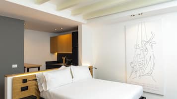 Standard Studio, 1 Double Bed, Private Bathroom | Premium bedding, individually decorated, laptop workspace