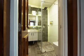 A bathroom with a shower, toilet, and sink. - Walnut Village Resort (Pahalgam)