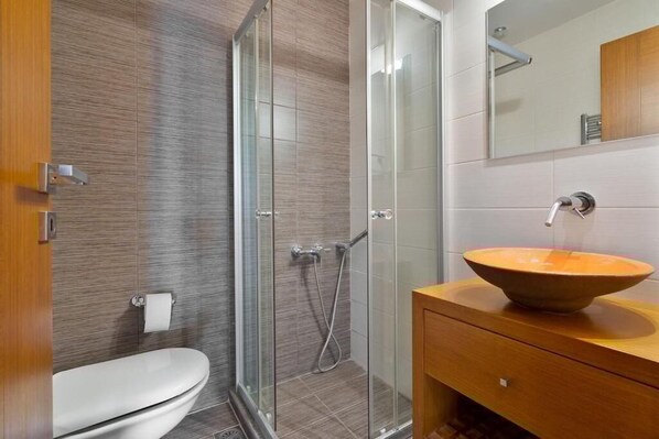Vila superluxo, sacada, vista para o jardim | Banheiro