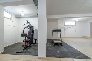 Vila superluxo, sacada, vista para o jardim | Sala de fitness