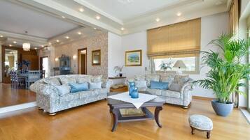 Luxury Villa, Balcony, Garden View | Living area
