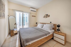 Een strijkplank/strijkijzer, gratis wifi, beddengoed