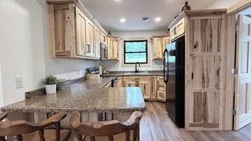 Coffee/tea maker, fridge, microwave, oven