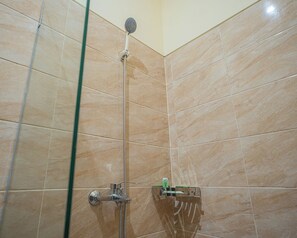 Deluxe-Zimmer, Terrasse | Badezimmer | Handtücher, Seife, Shampoo