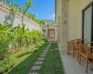 Deluxe Room, Patio - Adi S Guest House (Gianyar)
