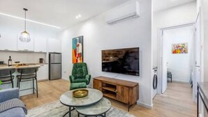 A modern apartment with a kitchen, dining area, and living room. - Olga Apt 1 - 1bdr apartment on ground floor (Limassol)