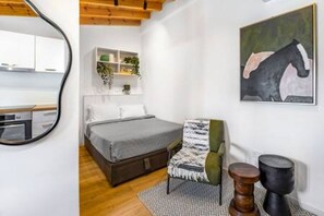 Bügeleisen/Bügelbrett, kostenloses WLAN, Bettwäsche