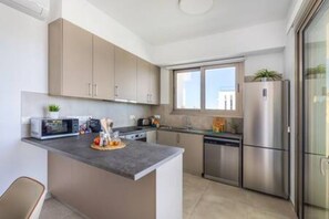 Private kitchen - 101 Mulberry Court - Spacious with Large Terrace (Agios Athanasios)