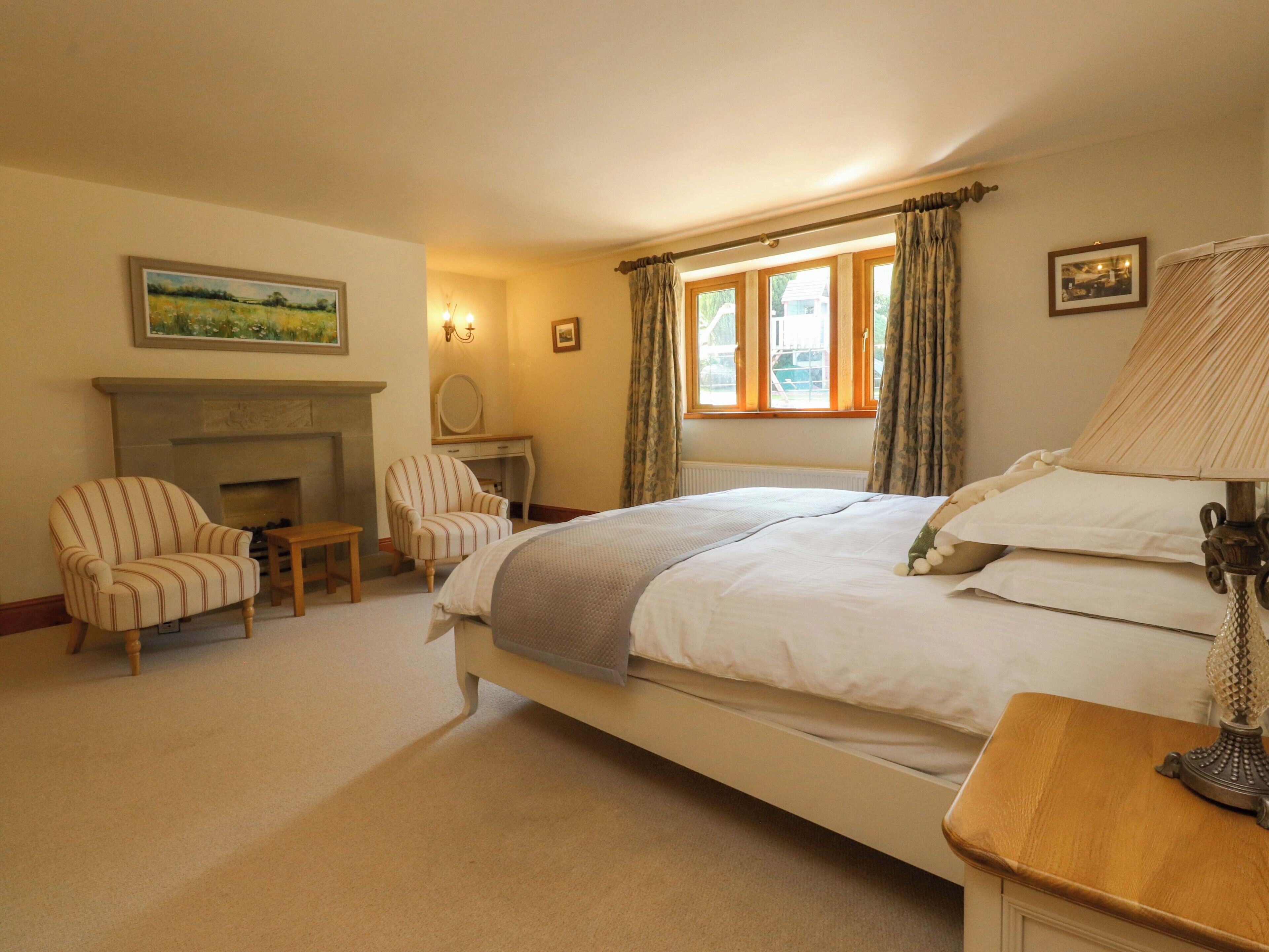 5 bedrooms, WiFi (free), individually decorated, individually furnished