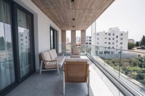 Property grounds - Mira Paphos - 2bdr Apartment with Private Terrace (Pafos)