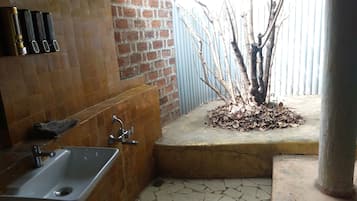 Studio, Courtyard View | Bathroom