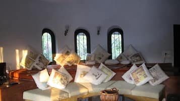 Bungalow, Courtyard View | Interior
