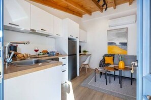 Fridge, microwave, oven, stovetop - Olga Apt 4 - lovely studio on ground floor (Limassol)