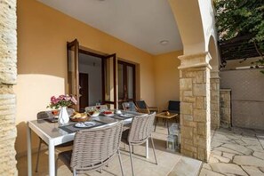 Outdoor dining - BK02 Adjacent to Aphrodite Hills – Pool & Sea View (Kouklia)