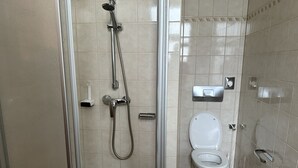 A bathroom with a glass-enclosed shower, a toilet, and a bidet. - Hotel Jäger Comfort Double Room (Wien)