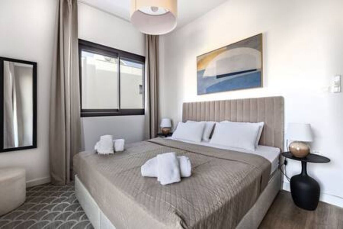 101 Sfiggos - City View Balcony & Rooftop Pool - Limassol