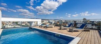 101 Sfiggos - City View Balcony & Rooftop Pool