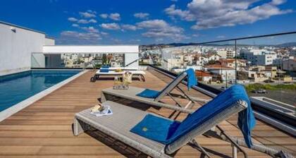 203 Sfiggos - City Views & Rooftop Pool Access