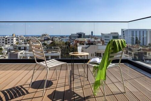 101 Piliou City View & Shared Rooftop Pool