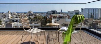 101 Piliou City View & Shared Rooftop Pool