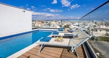 301 Piliou - Large Terrace & Rooftop Communal Pool