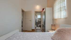 Iron/ironing board, free WiFi, bed sheets - Villa Škarec 1 by Villas Guide (Peroj)