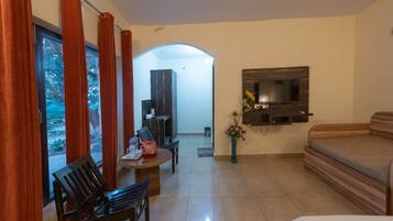Desk, laptop workspace, free WiFi