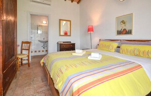 2 bedrooms, travel cot - Gorgeous home in Saturnia (Saturnia)